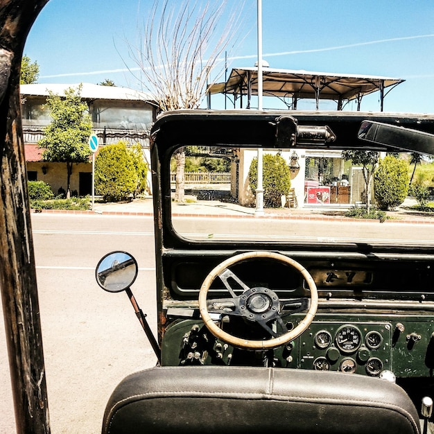 写真 都市内の列車の景色