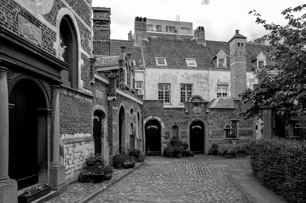 Photo view of old building