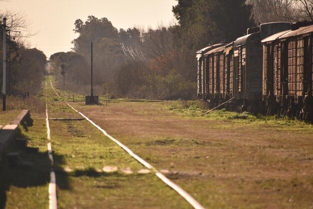 Foto vista di una vecchia stazione ferroviaria storica a buenos aires, in argentina