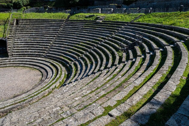 Foto vista delle antiche rovine romane a fiesole