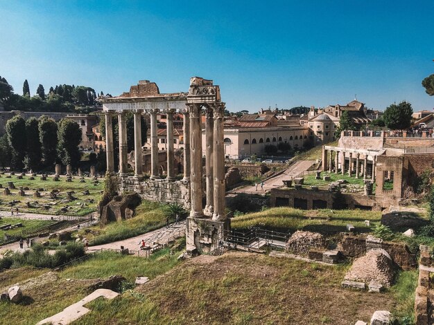 Foto vista di un vecchio edificio in rovina contro il cielo