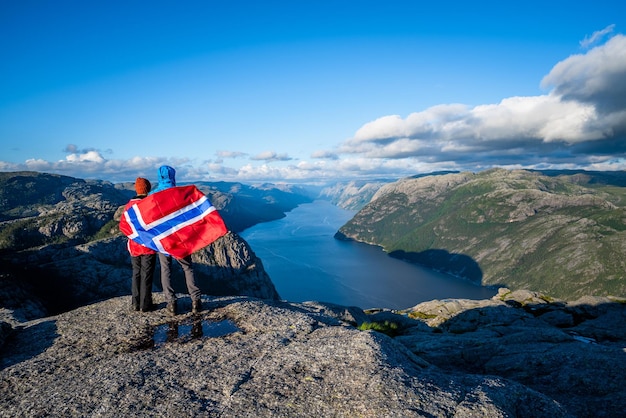 写真 ノルウェーのプリーケストーレン (prekestolen) から見たライセフィヨルド (lysefjord) の景色