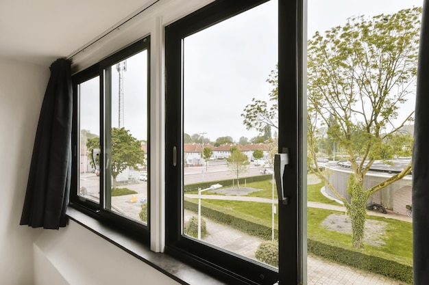 Photo a view out the window from inside an apartment building in berlin germany on a cloudy day with no clouds