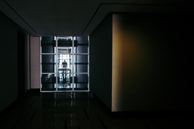 Photo view of a photographer in a corridor of a building