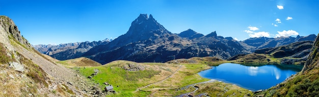 秋、フランス、ピレネー山脈のPic Du Midi Ossauのビュー