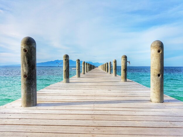 Photo view of pier on lake