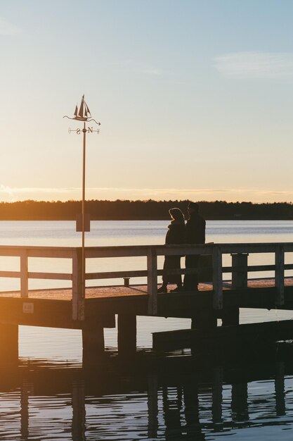 Photo view of pier at sunset