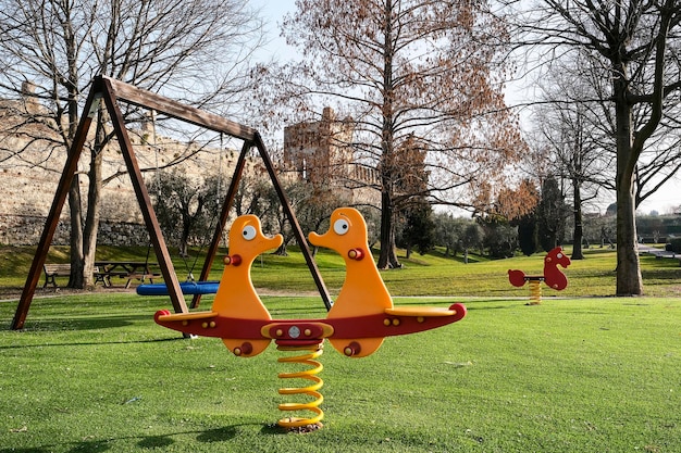 Foto vista del parco giochi nel parco