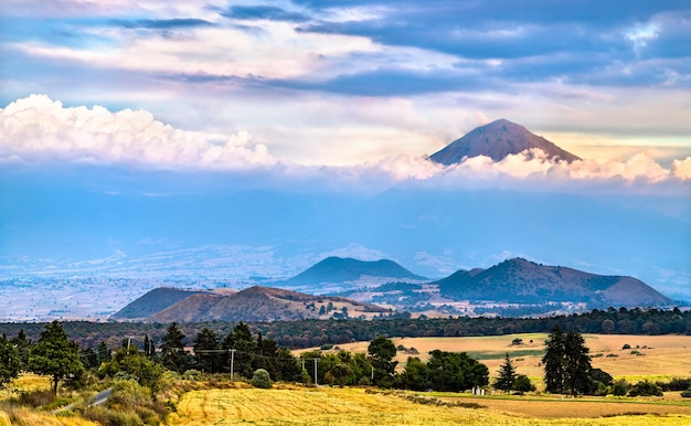 Vista del vulcano popocatepetl nello stato del messico