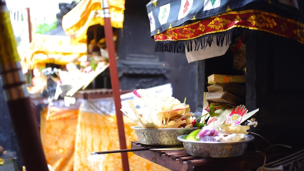 Foto veduta di piante in vaso al tempio balinese.