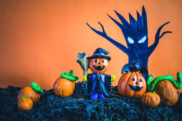 Photo view of pumpkins against orange wall