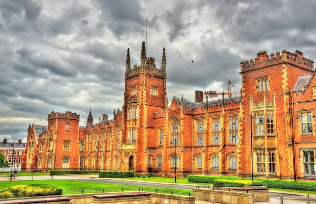 Photo view of queen's university in belfast northern ireland