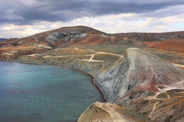 Koktebel Crimea의 카멜레온 산에서 조용한 만의 전망