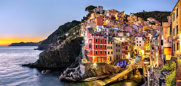 Photo view of riomaggiore village at the cinque terre unesco world heritage in liguria italy