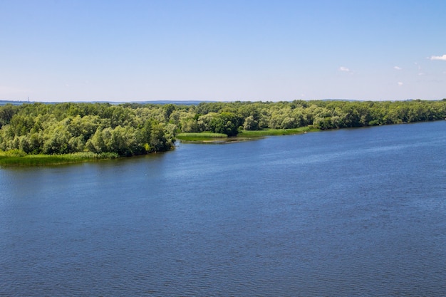 Foto vista sul fiume dnieper in ucraina