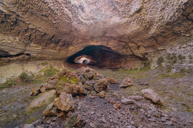 Foto vista della formazione rocciosa nella grotta