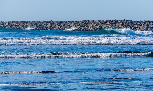 Photo a view of the rock jetty at westport washington