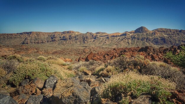 Photo view of rocky mountain against blue sky