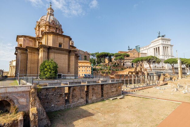 イタリアのローマのフォロロマーノで見る