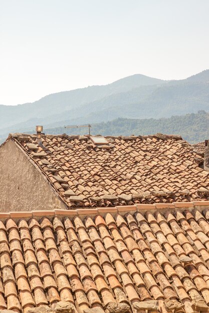 Foto vista delle piastrelle del tetto contro il cielo