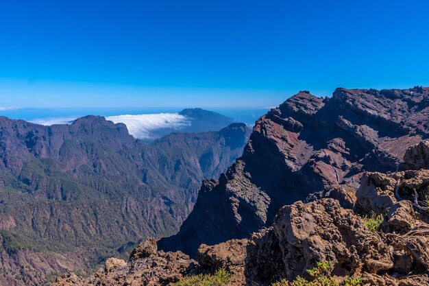 Вид на национальный парк Роке-де-лос-Мучачос с вершины кальдеры Табурьенте.