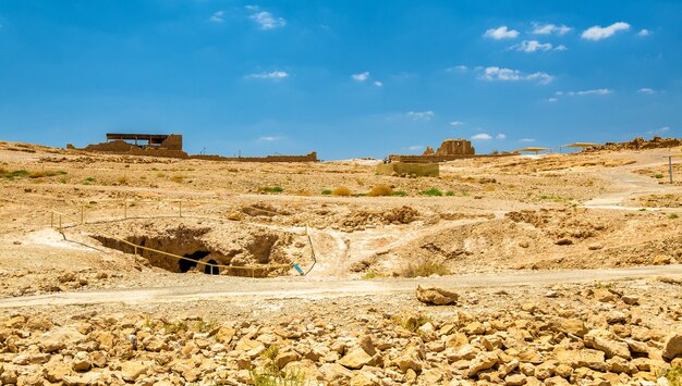 マサダ要塞の遺跡を見る-イスラエル、ジュダイアン砂漠