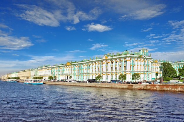 Вид на Санкт-Петербург со стороны Невы. Россия