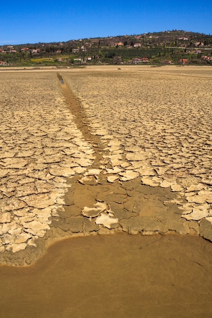 Вид соляных испарительных прудов в Сечовле