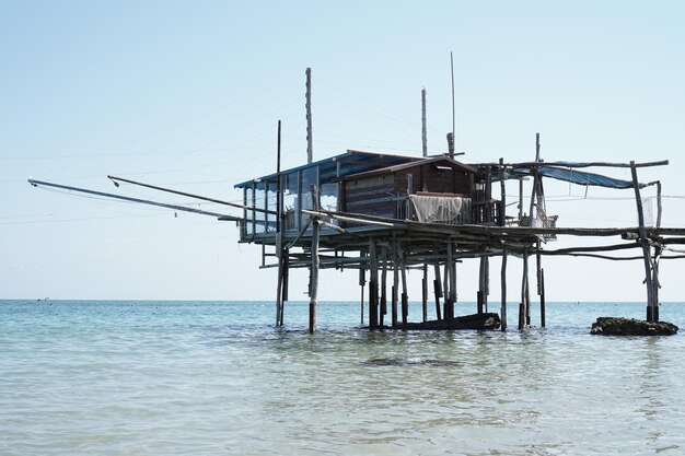 Foto vista del mare contro il cielo