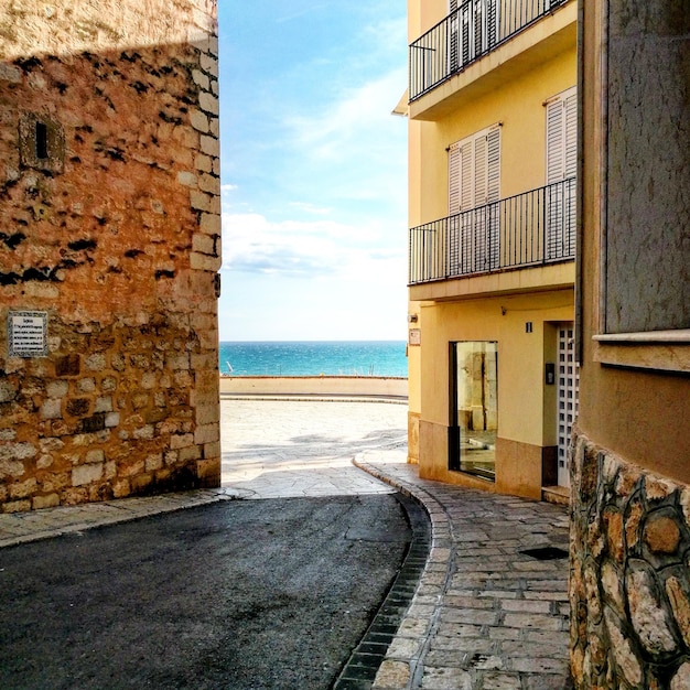 Foto vista del mare contro il cielo