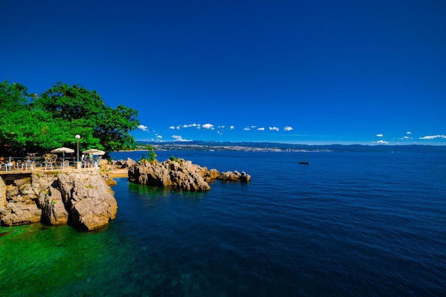 Foto una veduta del mare dalla costa di cortez