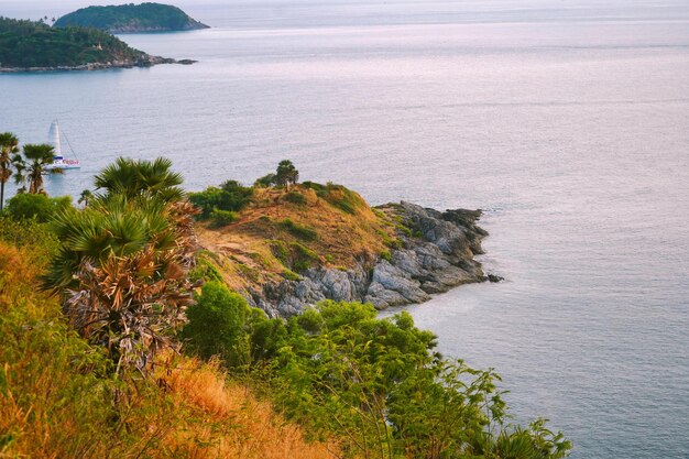 Foto una vista del mare dalla collinaphuket thailandia