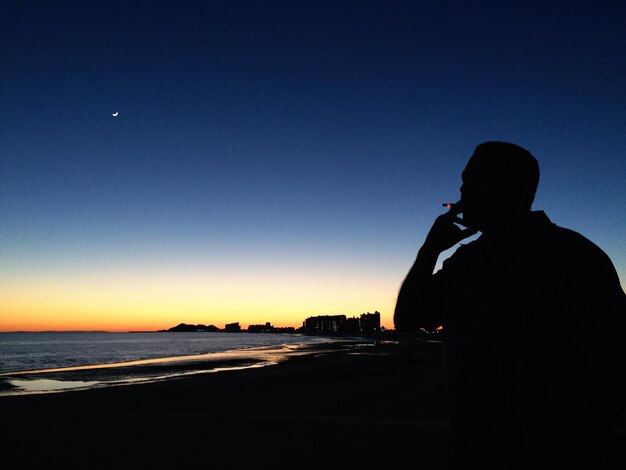 Photo view of sea at sunset