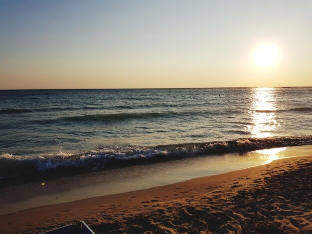 Foto veduta del mare al tramonto