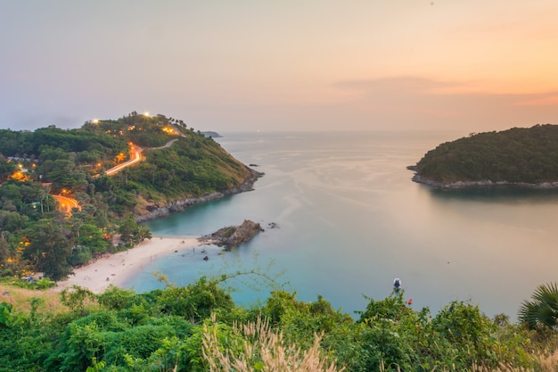 Foto vista del capo promthep di seascapes a phuket, tailandia