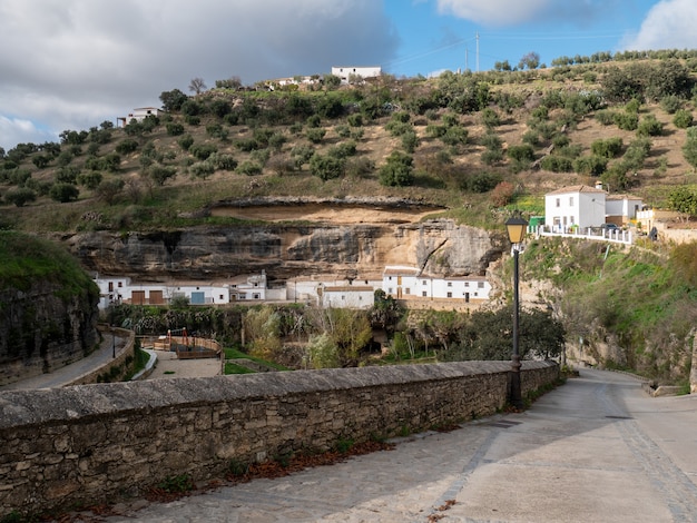 Setenil de las Bodegas 도시의 전망.