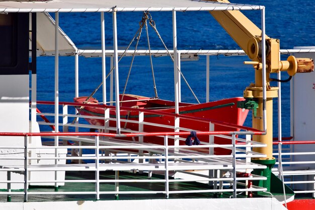 Foto vista di una nave in mare