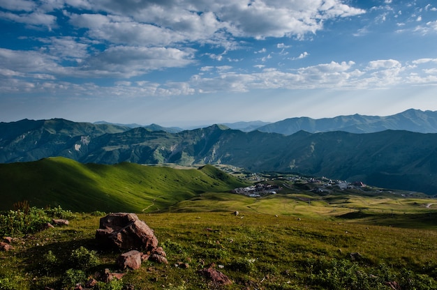 Вид на горнолыжный курорт Гудаури летом. Республика Грузия.