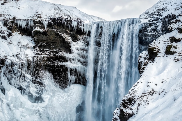 겨울에 Skogafoss 폭포의 보기