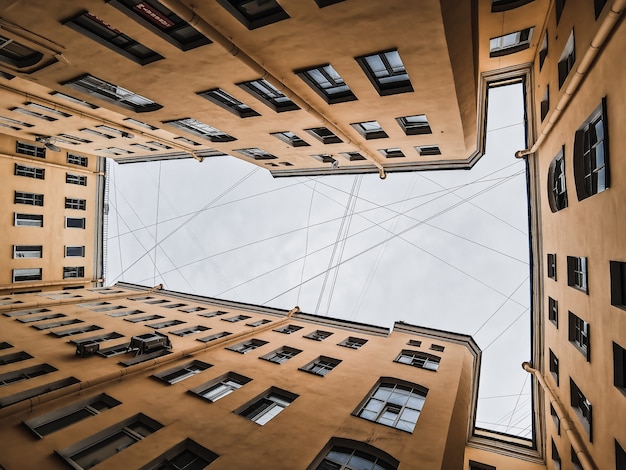 Foto vista del cielo dal cortile