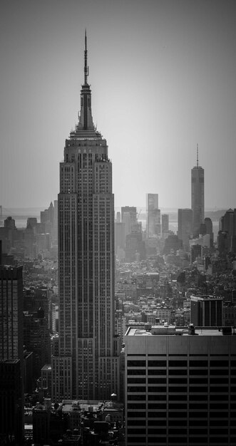 Photo view of skyscrapers against clear sky