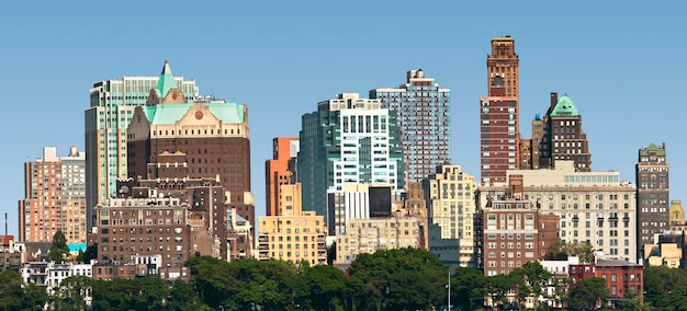 Photo view of skyscrapers in city