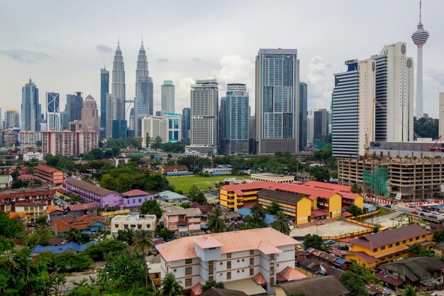 Photo view of skyscrapers in city