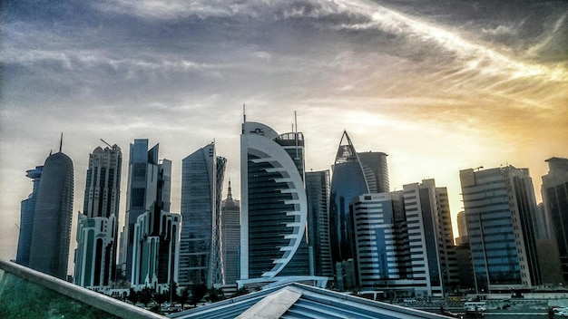 Photo view of skyscrapers in city