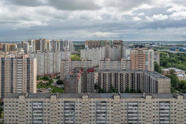 サンクトペテルブルクロシアの街のスリーピングエリアの眺め