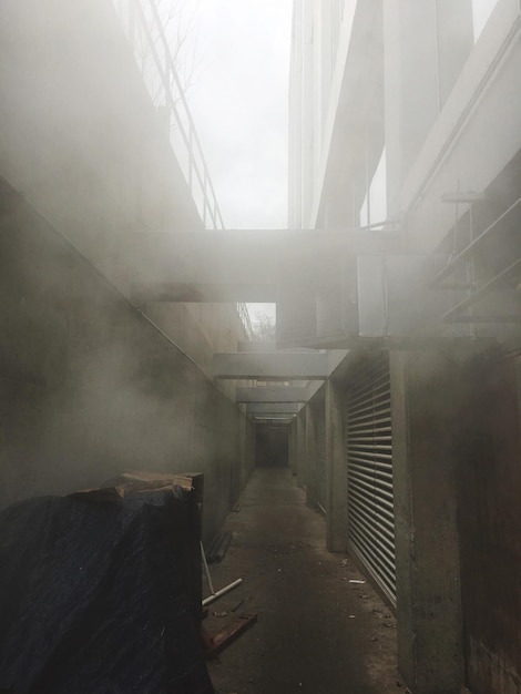 Photo view of smoke in alley