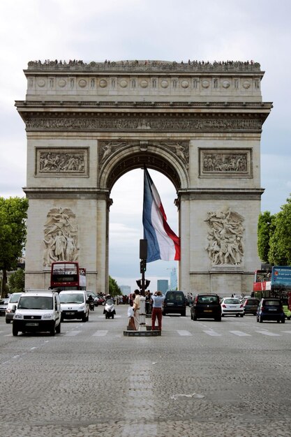 Foto vista di una statua di una città