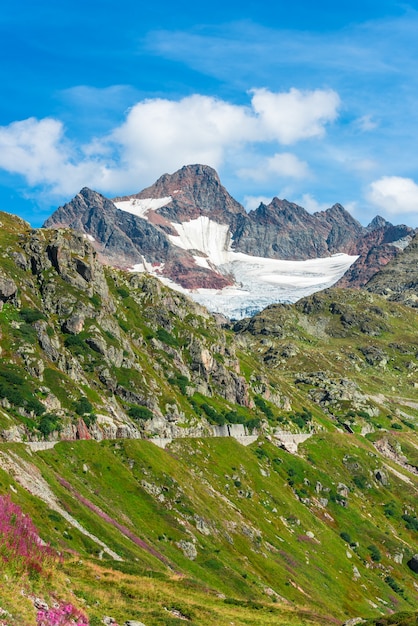 Вид на Штайнглетчер возле Sustenpass в Швейцарских Альпах