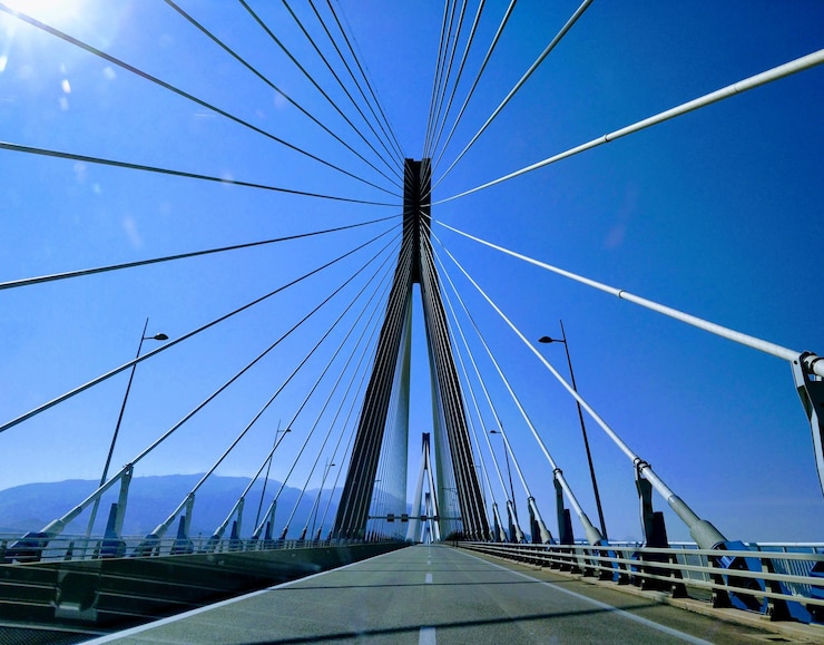 Photo 空に照らされた吊り橋の景色
