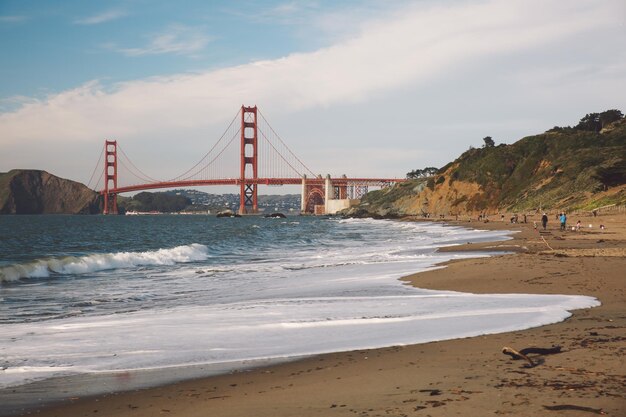 Photo view of suspension bridge at beach